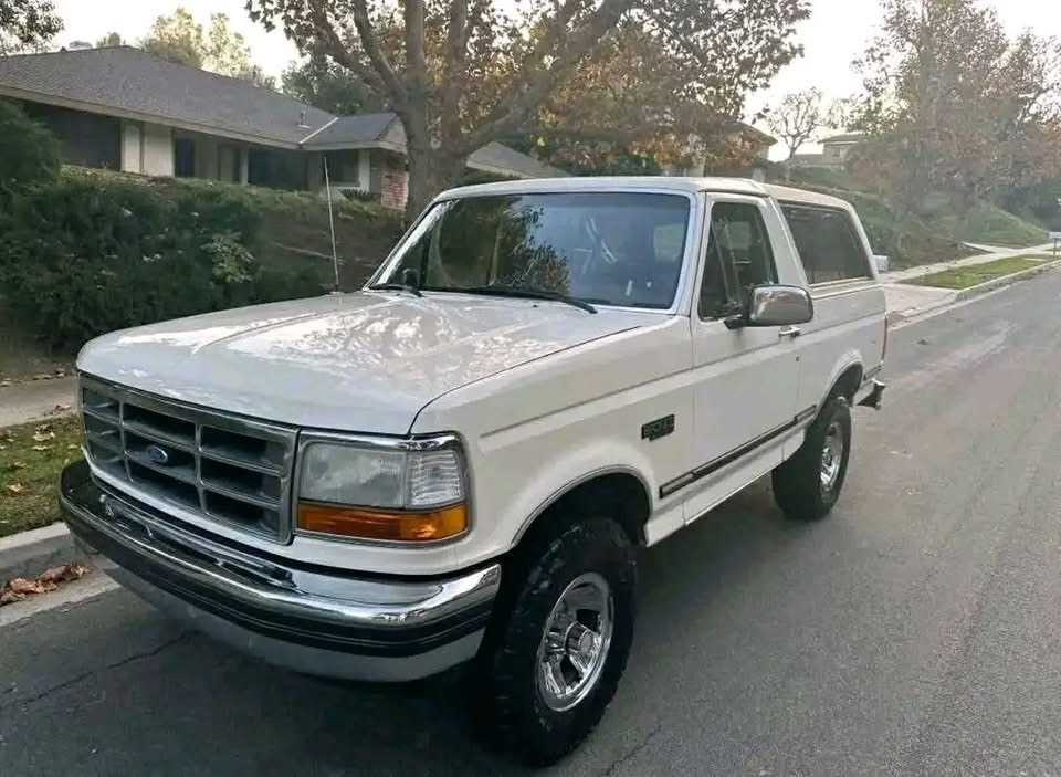 1992 Ford Bronco - Image 3